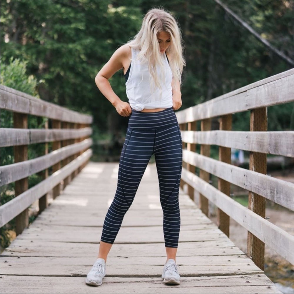 Zyia Active Black Stripe High Rise Capri Leggings Size 4